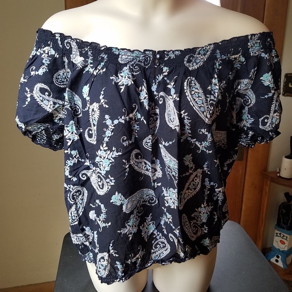 Plus size short sleeve top - Picture 2 of 6